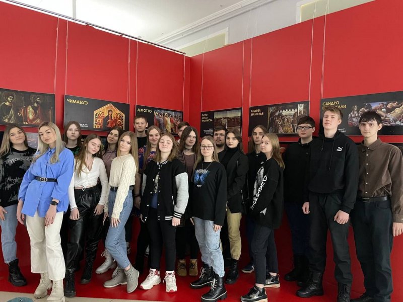 Студенты техникума посетили сразу две грандиозных выставки «10 Гениев Эпохи Возрождения» и «Винсент Ван Гог» в Кузбасском Центре Искусств